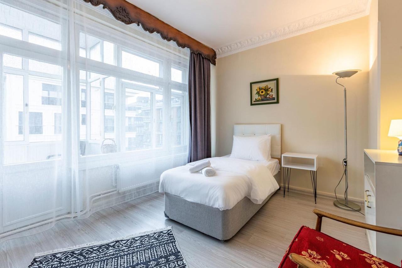 Charming Apartment Surrounded By Vibrant Attractions In Kadikoy Istanbul Exteriör bild
