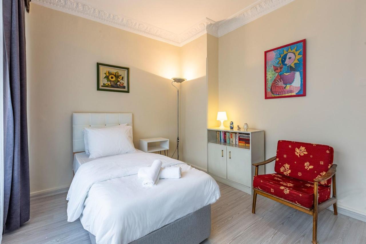Charming Apartment Surrounded By Vibrant Attractions In Kadikoy Istanbul Exteriör bild